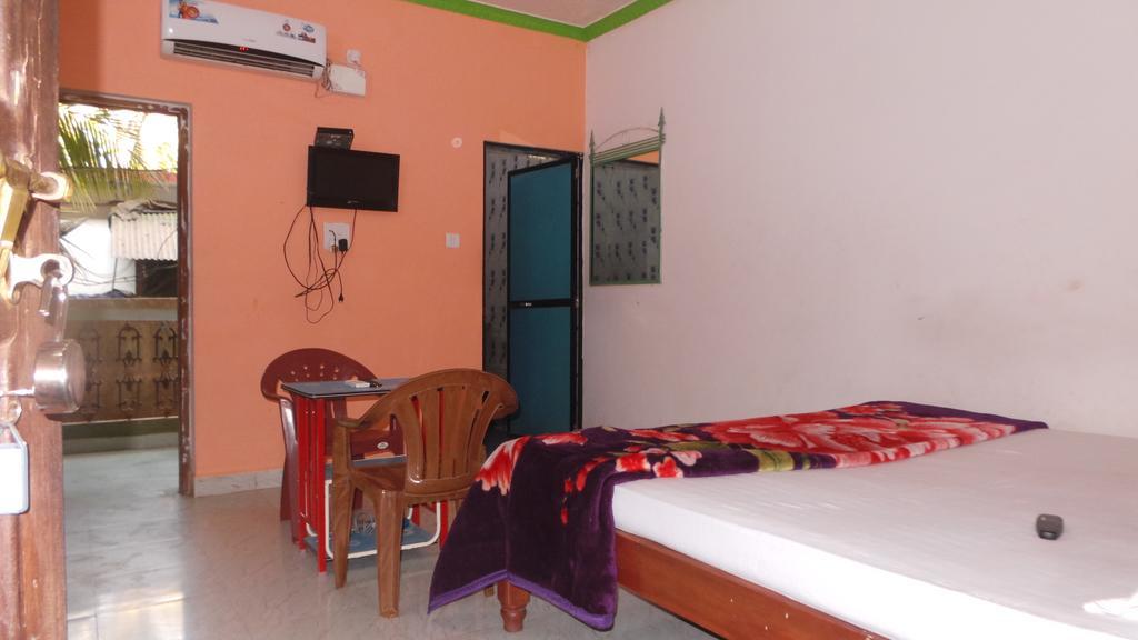 J.S Holiday Guest House Calangute Buitenkant foto